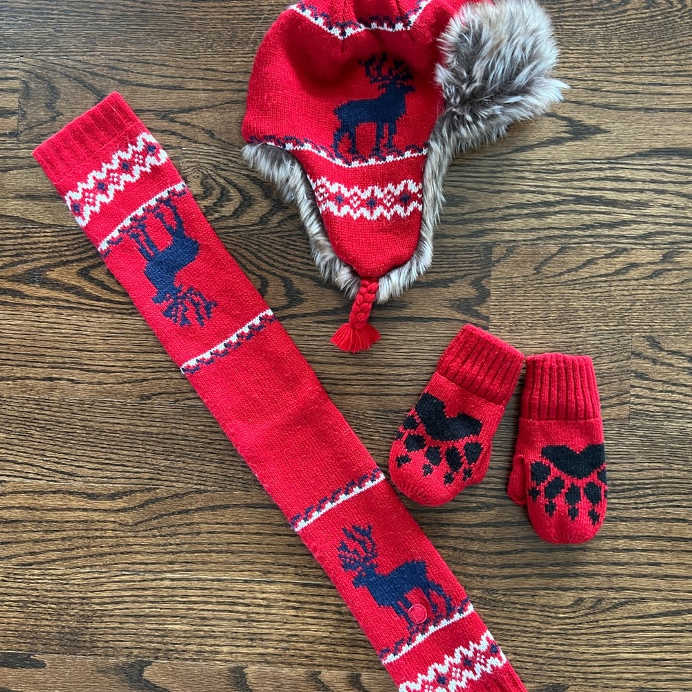 GAP KIDS HAT SET HAT GLOVES SCARF KNIT MITTENS REINDEER CHRISTMAS WINTER HAT SET - Picture 4 of 4